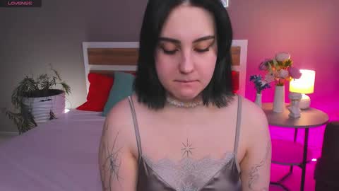 Snapshot of hey_tessa chatting on 02.01.26 Tessa online show from 02.01.26