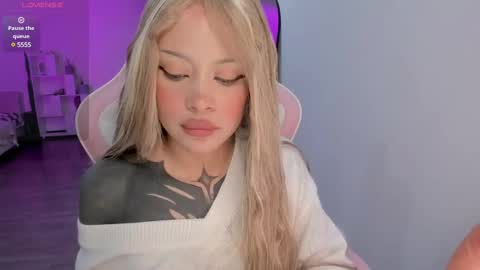 Snapshot of heybambino_ chatting on 03.11.25 Bambi.....Help me get 100 likes in the satisfaction bar. online show from 03.11.25