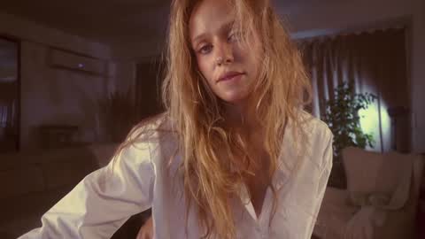 Snapshot of heybanan chatting on 12.05.24 Alina online show from 12.05.24