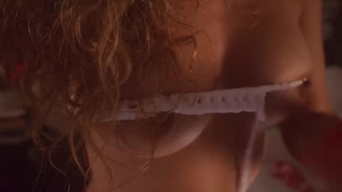 Snapshot of heybanan chatting on 12.27.24 Alina online show from 12.27.24