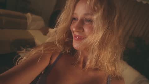 Snapshot of heybanan chatting on 01.27.25 Alina online show from 01.27.25