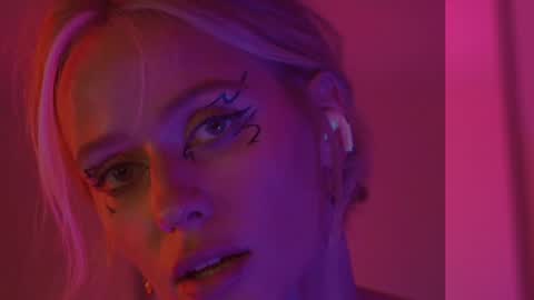 Snapshot of heybanan chatting on 09.21.25 Alina online show from 09.21.25