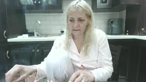 Snapshot of heyheygrey chatting on 06.24.26 Heyheygrey online show from 06.24.26