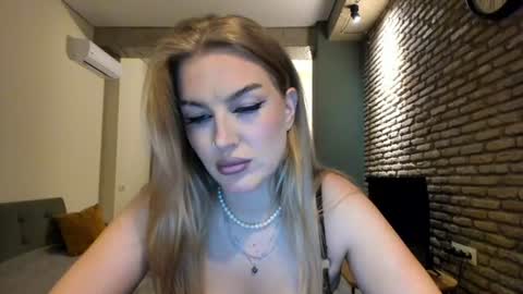 Snapshot of hi_lina chatting on 06.14.26 Hi lina online show from 06.14.26