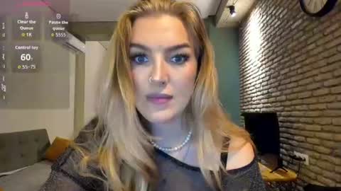 Snapshot of hi_lina chatting on 07.15.26 Hi lina online show from 07.15.26