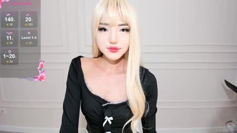 Snapshot of hi_miki chatting on 10.11.25 Mikio online show from 10.11.25