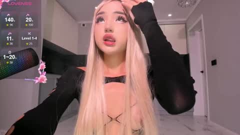 Snapshot of hi_miki chatting on 02.15.26 Mikio online show from 02.15.26