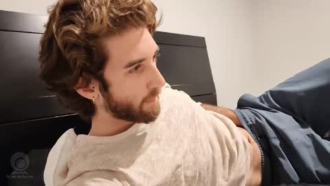 Snapshot of hiddengaze chatting on 03.11.26 HiddenGaze online show from 03.11.26