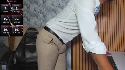 Snapshot of hiddenoffice chatting on 11.21.25 George online show from 11.21.25