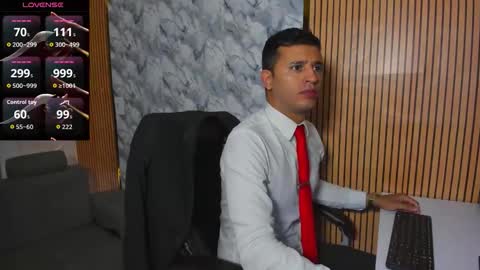 Snapshot of hiddenoffice chatting on 12.17.25 George online show from 12.17.25