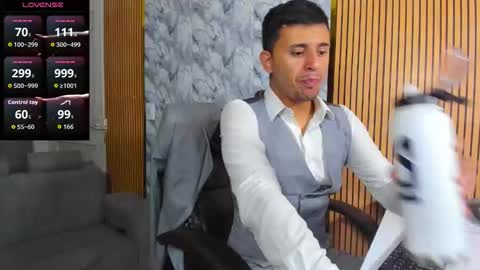 Snapshot of hiddenoffice chatting on 01.17.26 George online show from 01.17.26