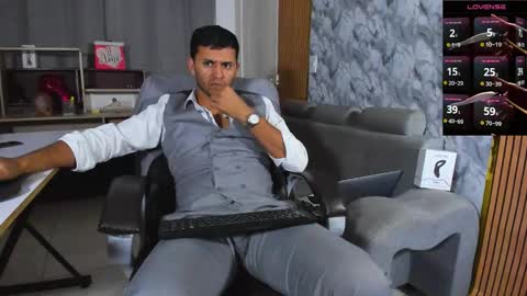 Snapshot of hiddenoffice chatting on 02.03.26 George online show from 02.03.26