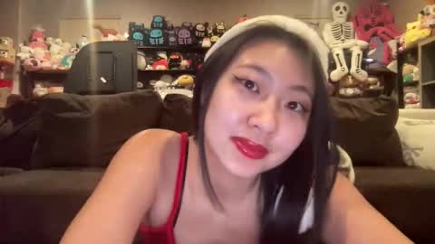 Snapshot of hiddenr0se chatting on 12.20.25 HiddenR0se online show from 12.20.25