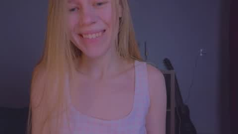 Snapshot of hihi_im_chloe chatting on 02.08.25 Chloe online show from 02.08.25