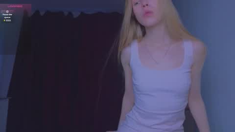 Snapshot of hihi_im_chloe chatting on 10.22.25 Chloe online show from 10.22.25