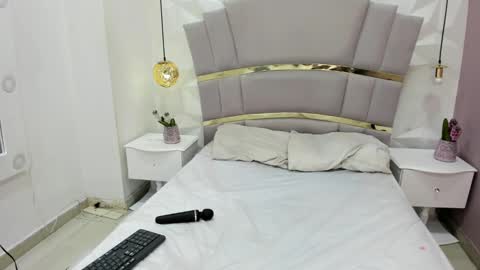 Snapshot of hiilaryfox chatting on 12.23.24 HIILARY online show from 12.23.24