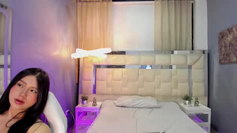 Snapshot of hiilaryfox chatting on 02.03.25 HIILARY online show from 02.03.25