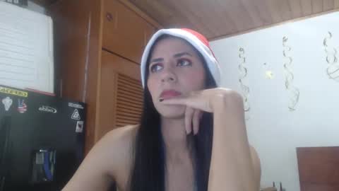 Snapshot of hilari18 chatting on 12.22.24 hilaril18 online show from 12.22.24