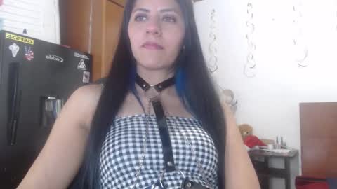Snapshot of hilari18 chatting on 12.25.24 hilaril18 online show from 12.25.24
