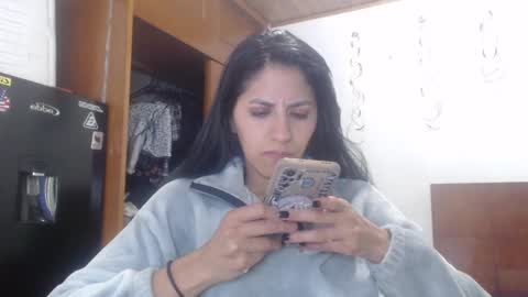 Snapshot of hilari18 chatting on 12.25.24 hilaril18 online show from 12.25.24