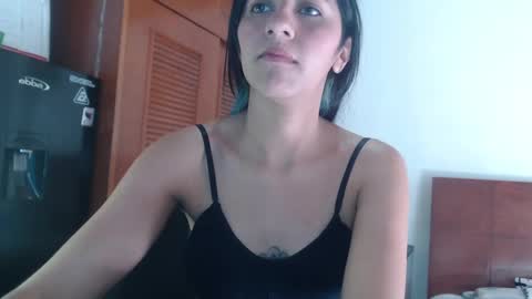 Snapshot of hilari18 chatting on 01.18.25 hilaril18 online show from 01.18.25