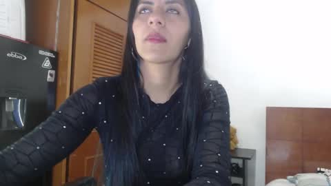 Snapshot of hilari18 chatting on 01.19.25 hilaril18 online show from 01.19.25