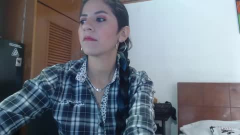 Snapshot of hilari18 chatting on 01.19.25 hilaril18 online show from 01.19.25