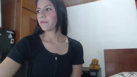 Snapshot of hilari18 chatting on 01.24.25 hilaril18 online show from 01.24.25