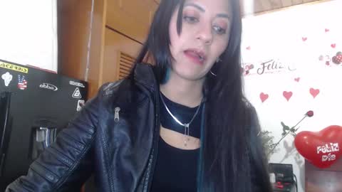 Snapshot of hilari18 chatting on 02.15.25 hilaril18 online show from 02.15.25