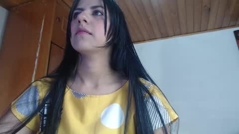 Snapshot of hilari18 chatting on 09.22.25 hilaril18 online show from 09.22.25