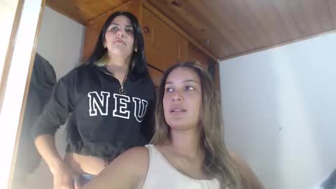 Snapshot of hilari18 chatting on 09.26.25 hilaril18 online show from 09.26.25