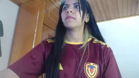 Snapshot of hilari18 chatting on 10.05.25 hilaril18 online show from 10.05.25