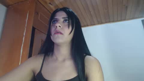 Snapshot of hilari18 chatting on 10.06.25 hilaril18 online show from 10.06.25