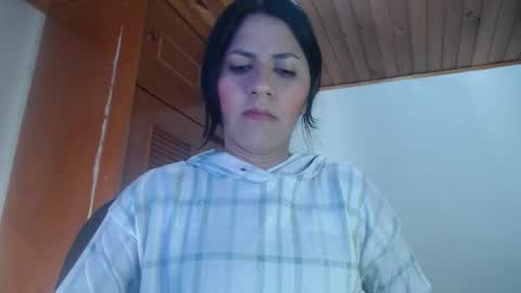 Snapshot of hilari18 chatting on 10.08.25 hilaril18 online show from 10.08.25