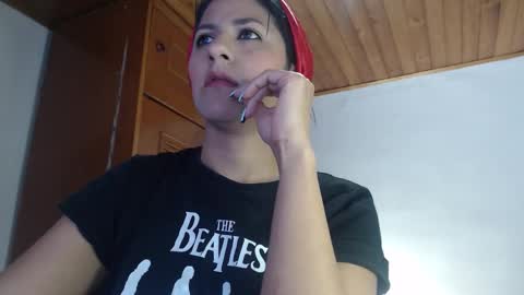 Snapshot of hilari18 chatting on 10.15.25 hilaril18 online show from 10.15.25