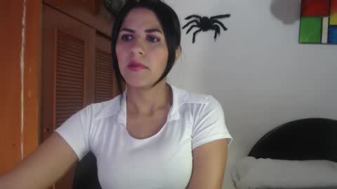 Snapshot of hilari18 chatting on 10.21.25 hilaril18 online show from 10.21.25