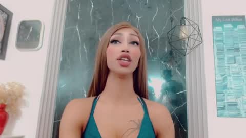 Snapshot of hilary_avilan chatting on 07.28.26 Hilary Avilan online show from 07.28.26