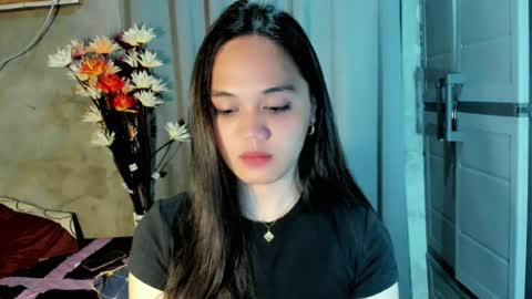Snapshot of hilarymolly chatting on 07.17.26 hilarymolly online show from 07.17.26