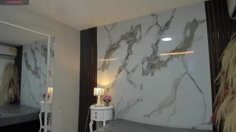 Hilary Thomsom online show from 03.09.26