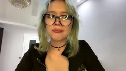 Snapshot of hildegardescore chatting on 07.23.26 Kaori online show from 07.23.26