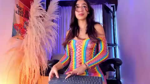 H I L E Y   online show from 06.26.26