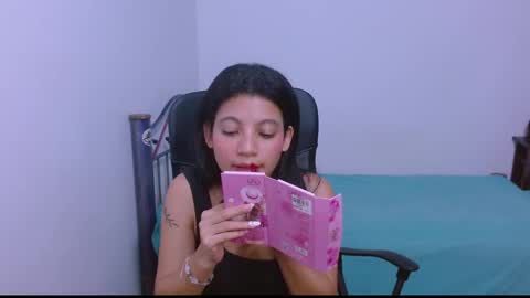 Snapshot of hinata_9 chatting on 10.27.25 0600AM-1100AM - online show from 10.27.25