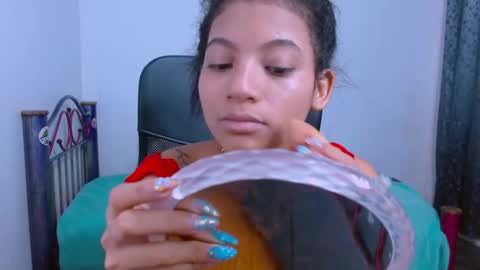 Snapshot of hinata_9 chatting on 11.19.25 0600AM-1100AM - online show from 11.19.25