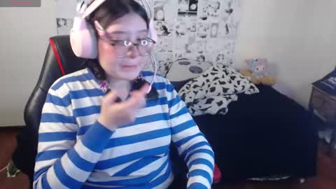 Snapshot of hinata_kawaii chatting on 07.15.26 sara online show from 07.15.26