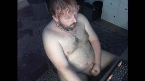 Snapshot of hipguy91 chatting on 10.31.25 hipguy91 online show from 10.31.25