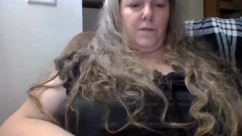 Snapshot of hippysnewhere chatting on 05.28.26 hippysnewhere online show from 05.28.26