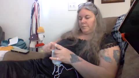 Snapshot of hippysnewhere chatting on 05.28.26 hippysnewhere online show from 05.28.26