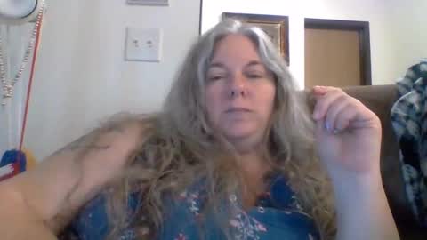 Snapshot of hippysnewhere chatting on 05.31.26 hippysnewhere online show from 05.31.26