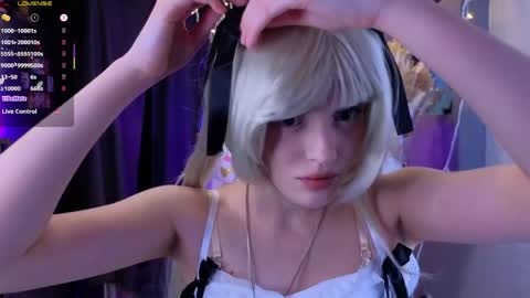 Snapshot of hisoka__akerley chatting on 05.17.26 Ella online show from 05.17.26