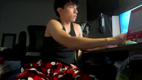 hispanicguy10 online show from 11.13.25